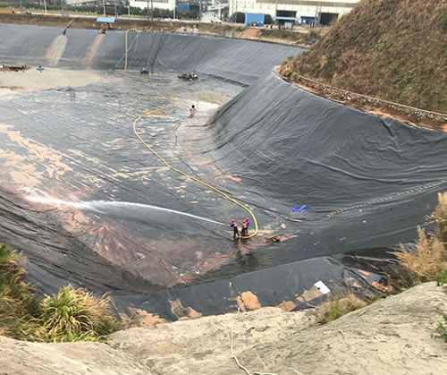 竹根滩镇废水池清理